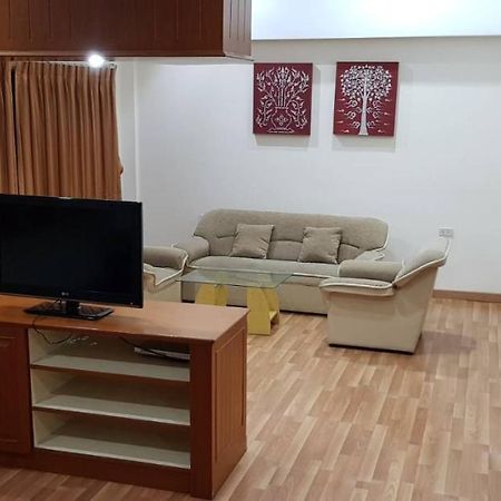 Jolly Guesthouse & Restaurant Pattaya Εξωτερικό φωτογραφία
