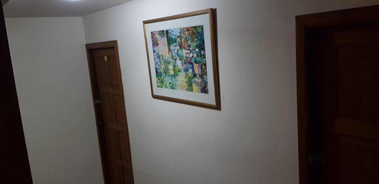 Jolly Guesthouse & Restaurant Pattaya Εξωτερικό φωτογραφία