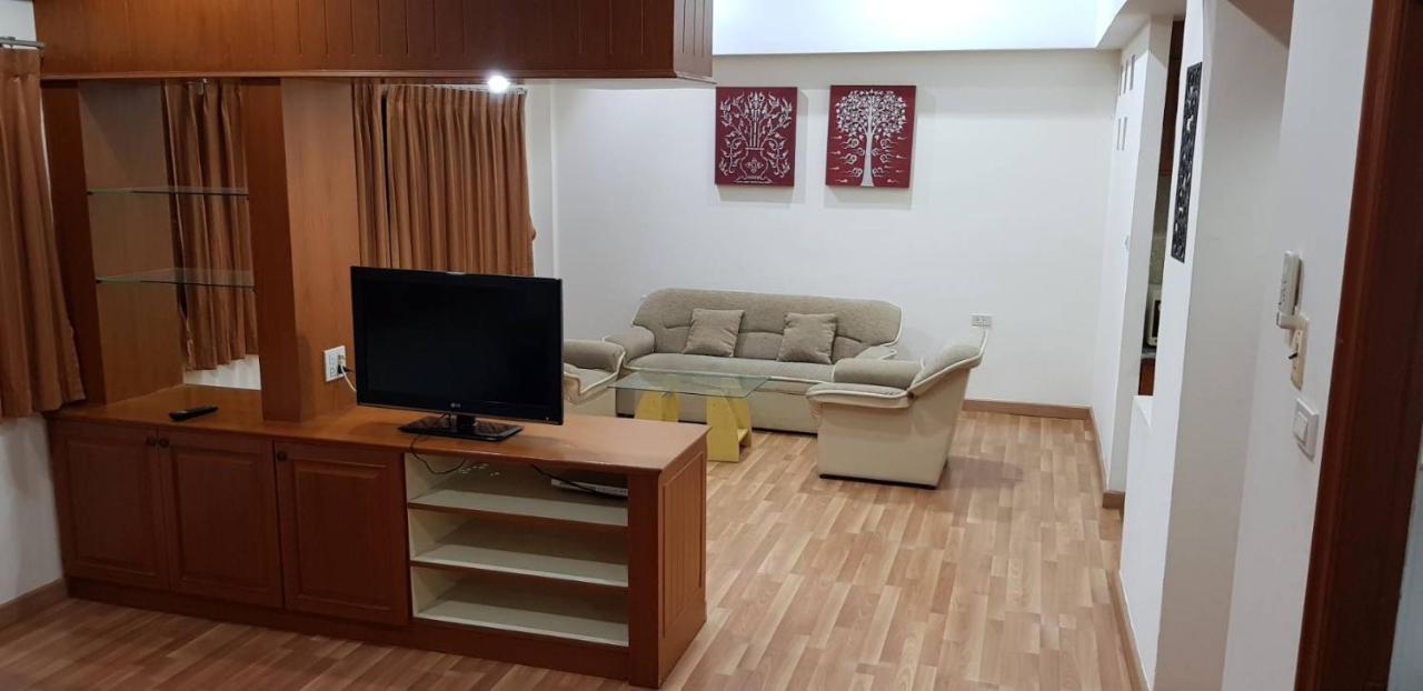 Jolly Guesthouse & Restaurant Pattaya Εξωτερικό φωτογραφία
