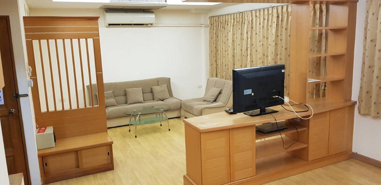 Jolly Guesthouse & Restaurant Pattaya Εξωτερικό φωτογραφία