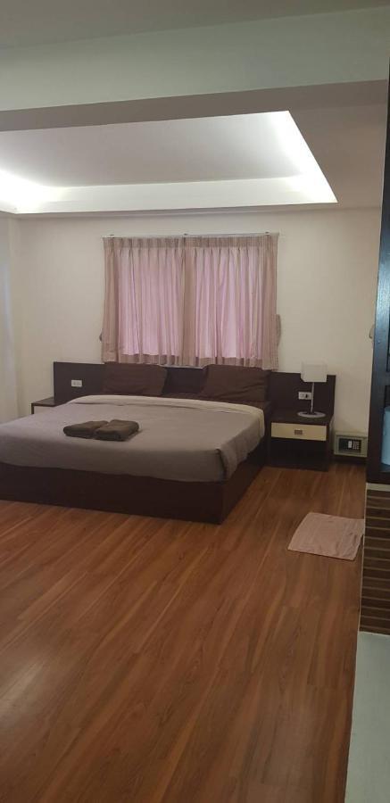 Jolly Guesthouse & Restaurant Pattaya Εξωτερικό φωτογραφία