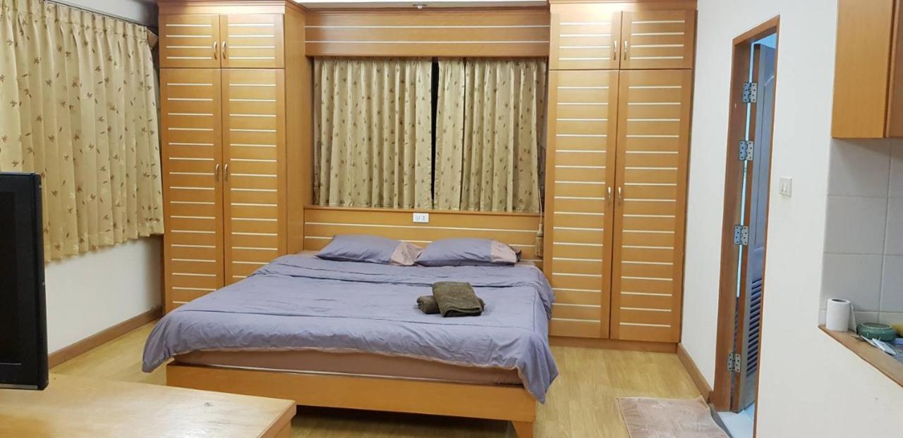Jolly Guesthouse & Restaurant Pattaya Εξωτερικό φωτογραφία