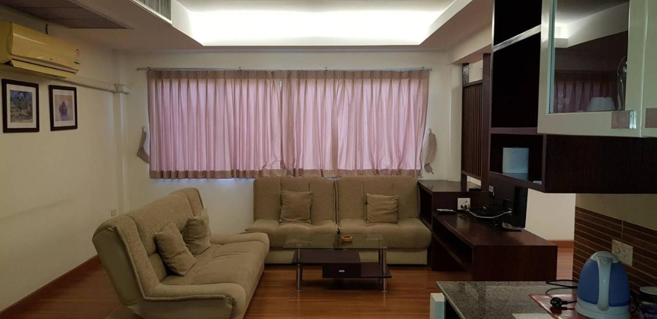 Jolly Guesthouse & Restaurant Pattaya Εξωτερικό φωτογραφία