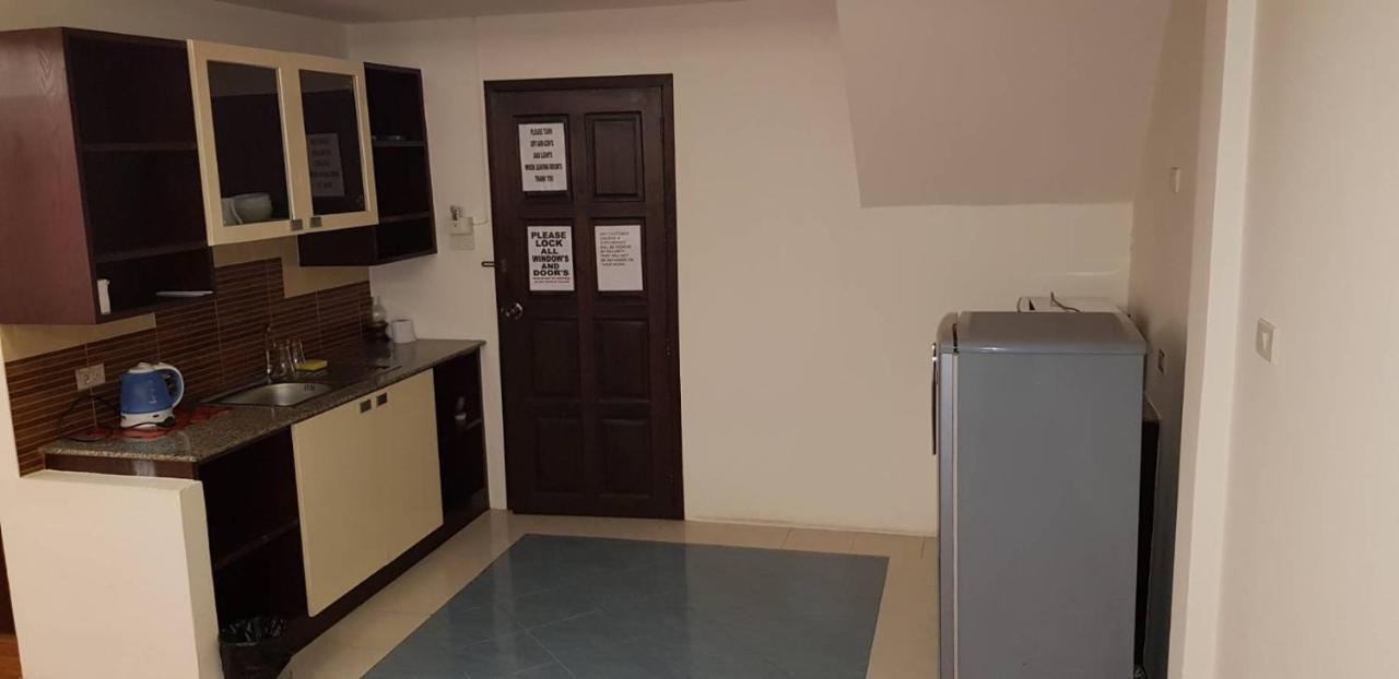 Jolly Guesthouse & Restaurant Pattaya Εξωτερικό φωτογραφία