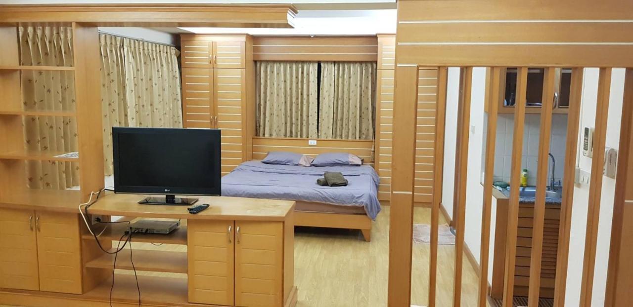 Jolly Guesthouse & Restaurant Pattaya Εξωτερικό φωτογραφία