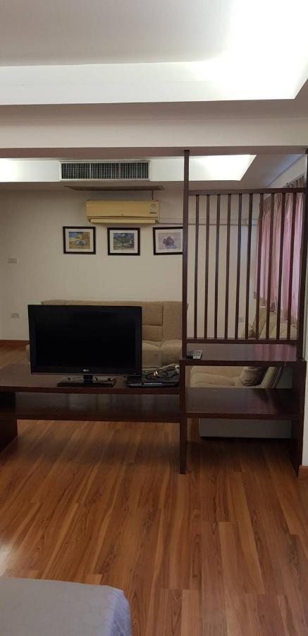Jolly Guesthouse & Restaurant Pattaya Εξωτερικό φωτογραφία