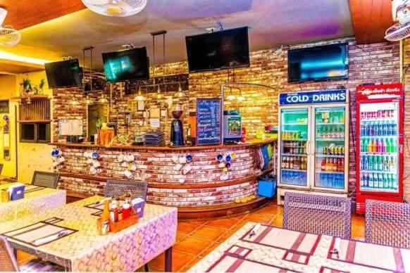 Jolly Guesthouse & Restaurant Pattaya Εξωτερικό φωτογραφία