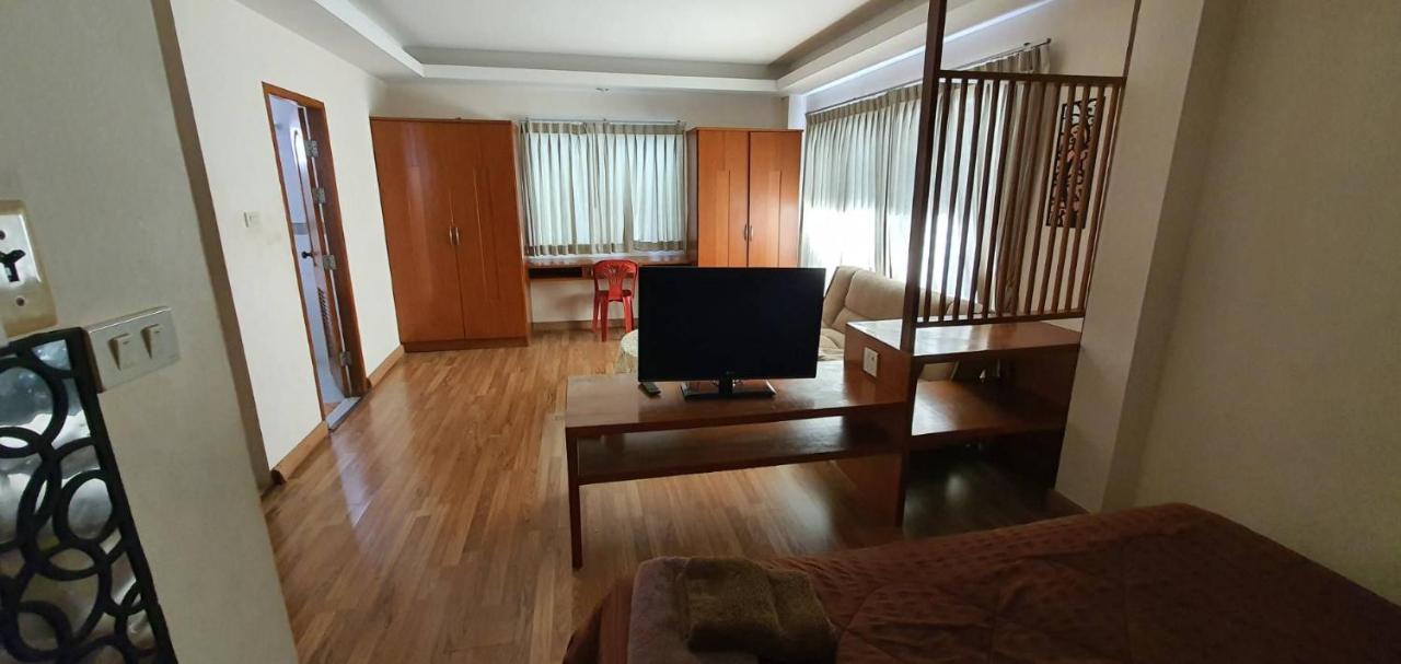 Jolly Guesthouse & Restaurant Pattaya Εξωτερικό φωτογραφία