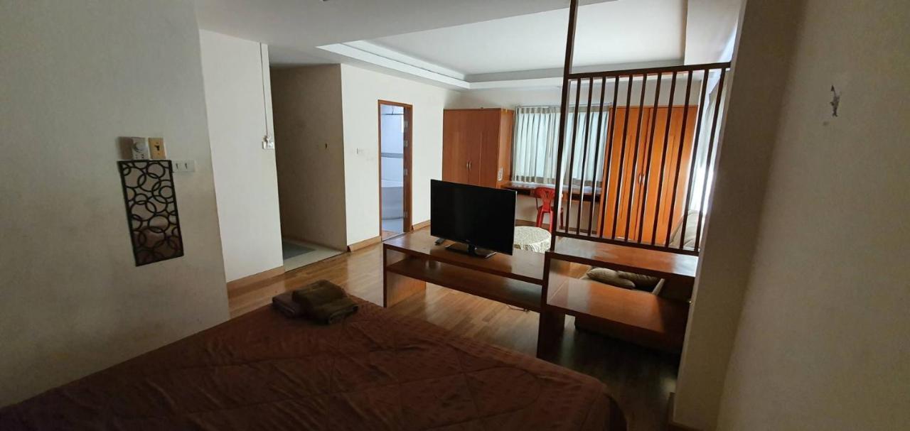 Jolly Guesthouse & Restaurant Pattaya Εξωτερικό φωτογραφία