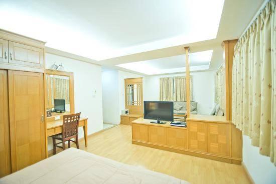 Jolly Guesthouse & Restaurant Pattaya Εξωτερικό φωτογραφία